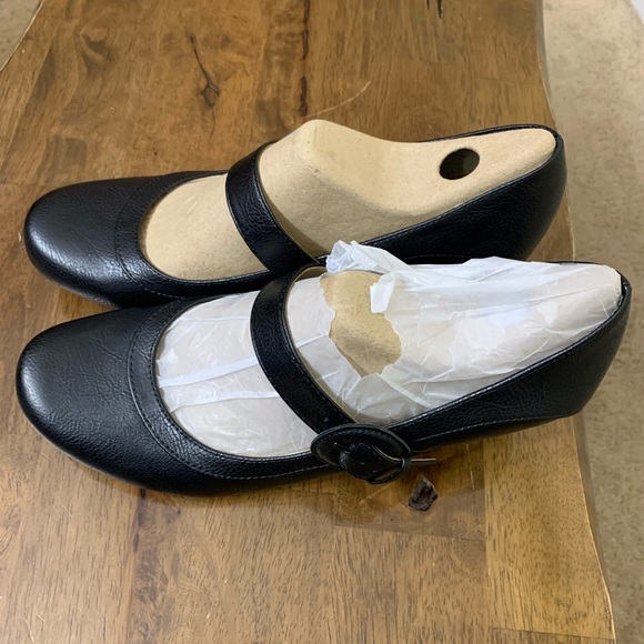 Life Stride women’s Black Mary Jane heels - Picture 4 of 10